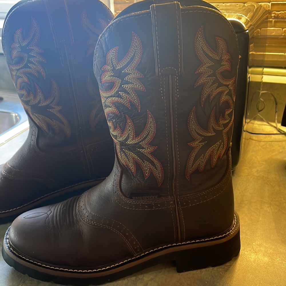Justin round toe boots